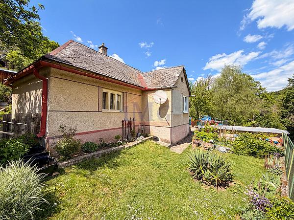 Dom na polosamote obce Hodruša - Hámre (Žarnovica)