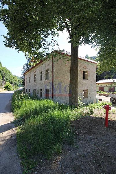 Investičná budova v obci Vyhne (Žiar nad Hronom)