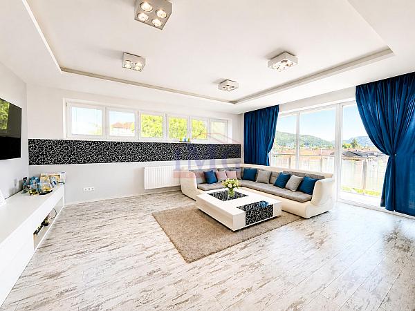 Nadštandardný 4 izbový byt v centre mesta Žarnovica (ul. Dolná)