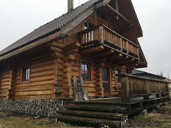 Ponúkam na predaj rodinný zrubový dom