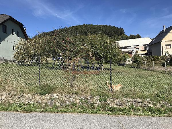 Predáme slnečný pozemok v obci Trnava Hora