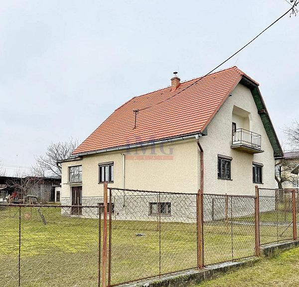 REZERVOVANÉ - Slnečný rodinný dom v obci Lovčica-Trubín v tichej časti