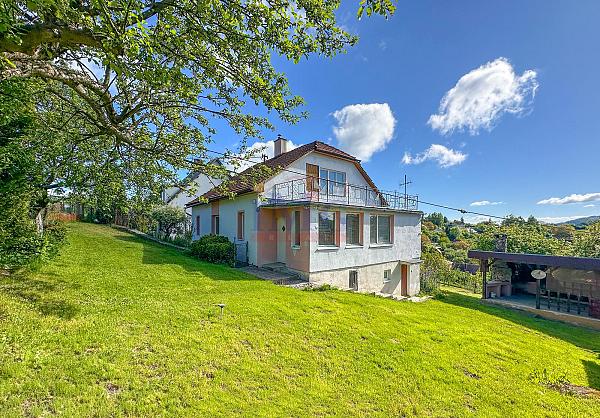 Rodinný dom s altánkom, garážou a hosp. budovou v obci Podhorie (Banská Štiavnica)