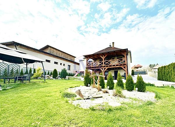 Rodinný dom s terasou a výhľadom na vodnú nádrž Ružiná (Lučenec)