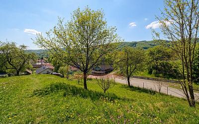 Slnečný pozemok v obci Prestavlky (Žiar nad Hronom)