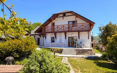 Slnečný rodinný dom v meste Žarnovica (ul. Partizánska)