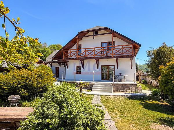 Slnečný rodinný dom v meste Žarnovica (ul. Partizánska)