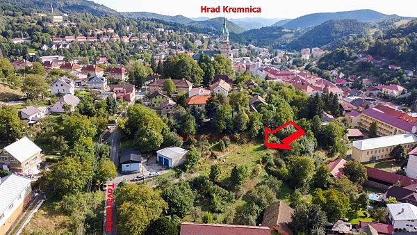 !!! ZNÍŽENÁ CENA !!!  Slnečný, stavebný pozemok v meste Kremnica (ul. Továrenská)